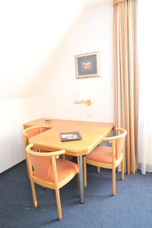 Hotel Am Ostpark Neubiberg Rum bild