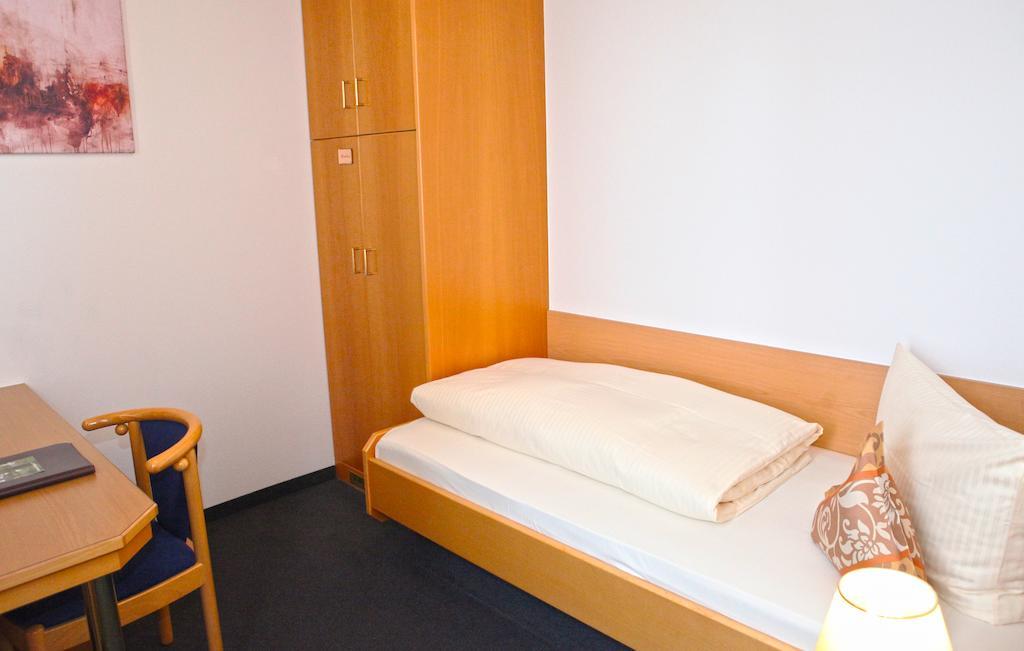 Hotel Am Ostpark Neubiberg Rum bild