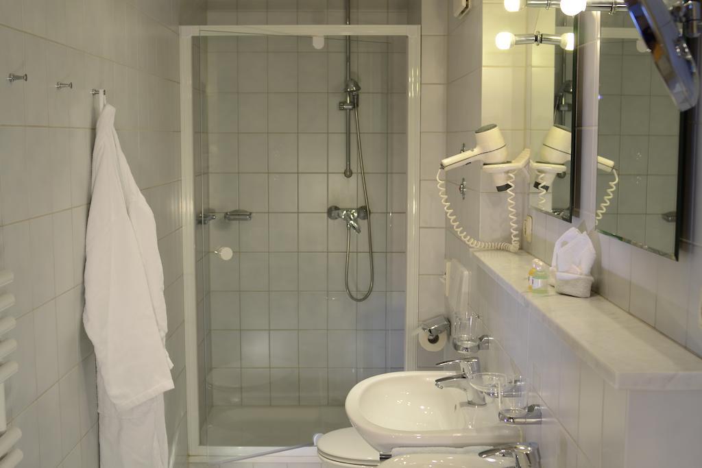 Hotel Am Ostpark Neubiberg Rum bild