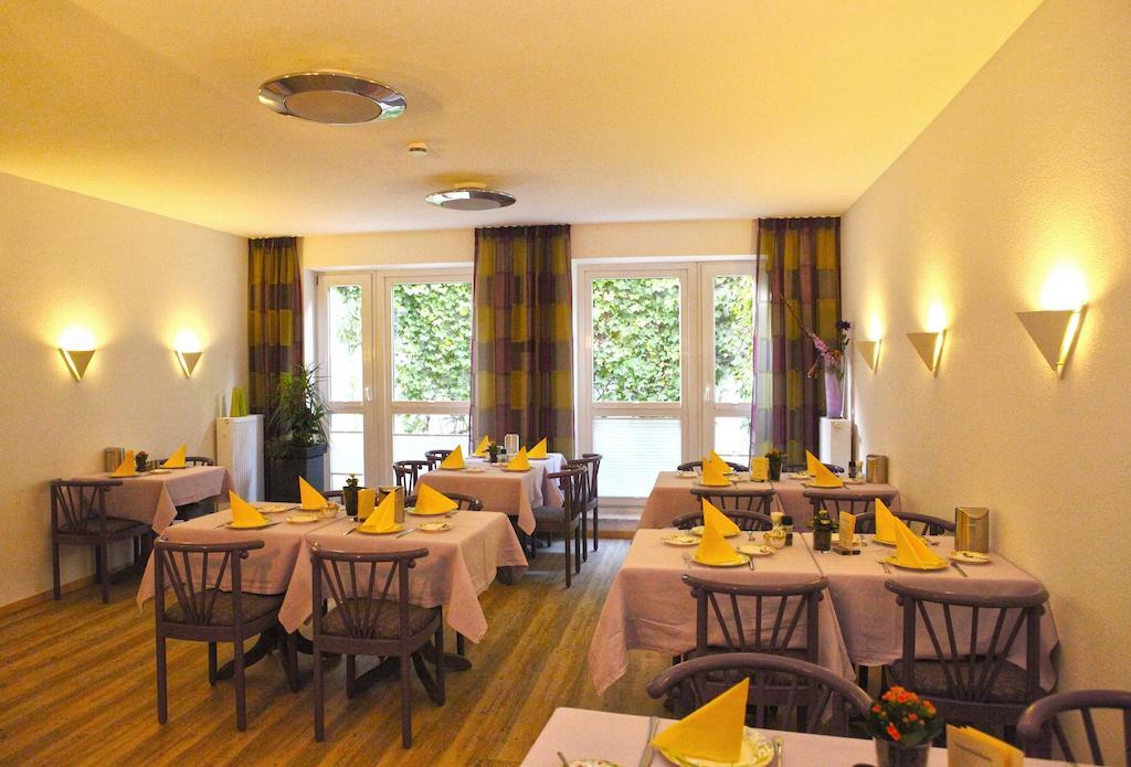 Hotel Am Ostpark Neubiberg Exteriör bild