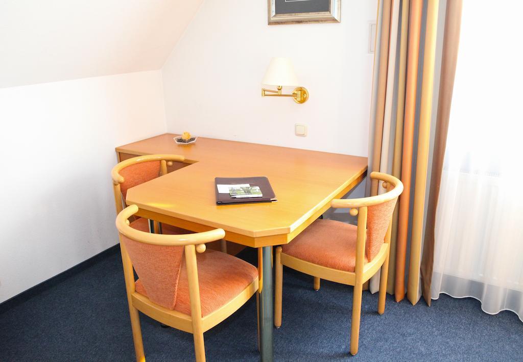 Hotel Am Ostpark Neubiberg Rum bild