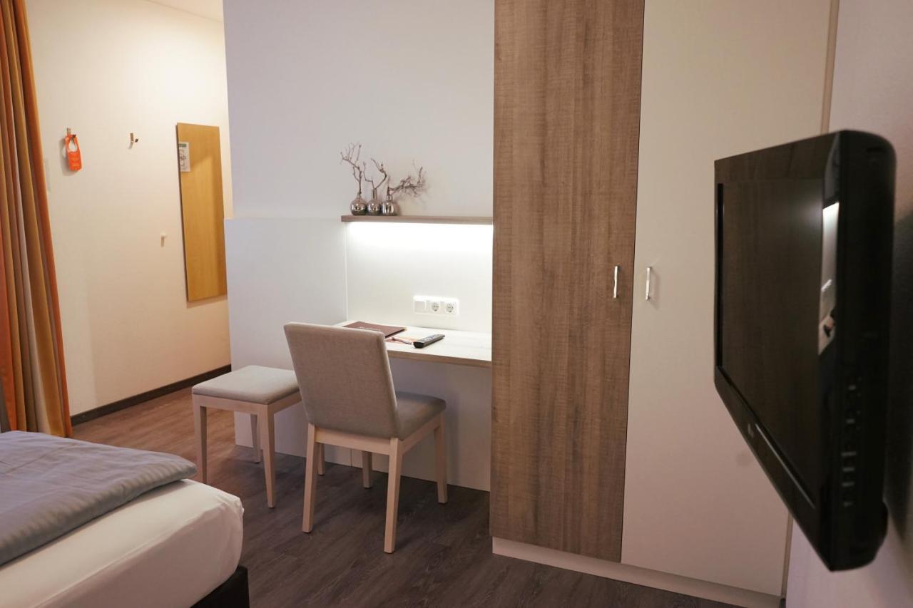 Hotel Am Ostpark Neubiberg Exteriör bild